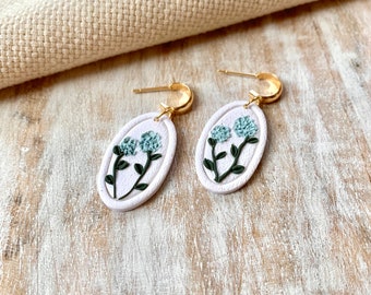 Boucles d'oreilles florales en argile