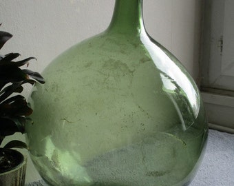 Rare forme oignon Français antique coup Dame Jeanne vert 10L col sabre, vase antique années 1900, décoration intérieur