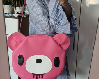 ハンドメイドのグルーミーベアバッグ：ピンクのフェイクレザーアニメバッグ