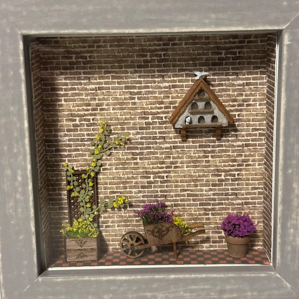 Gerahmte 3D Kunst - Gartenarbeit Gartenblumen handgefertigt OOAK