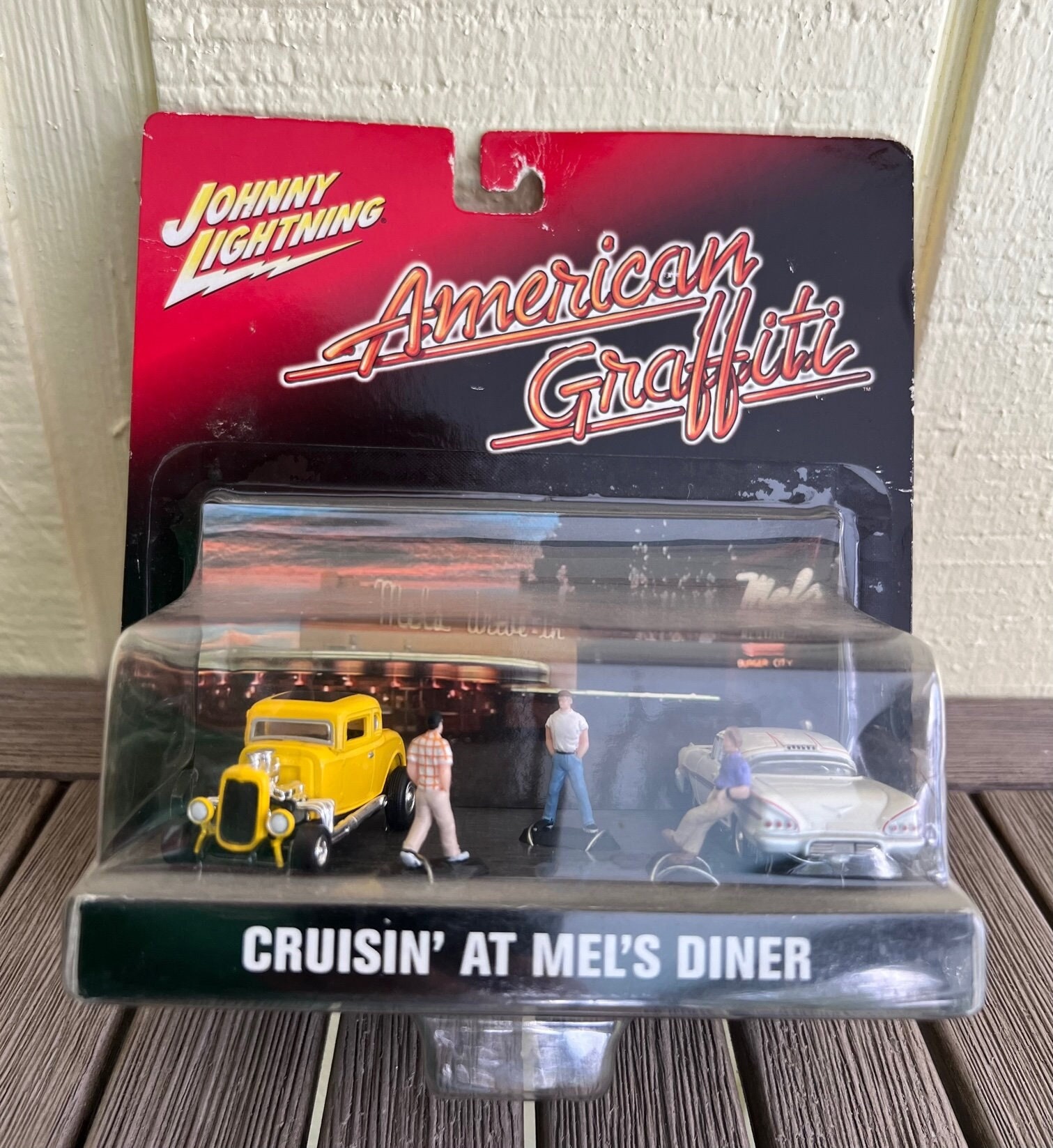Johnny Lightning American Graffiti ミニカー American Graffiti Racing on Paradise Road Die-Cast Car