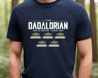 Personalisiertes Star Wars Dadalorian Shirt mit Kindernamen zum Vatertag, Star Wars Papa Shirt, personalisiertes Papa Shirt, Baby Yoda Kindernamen Shirt