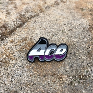 Asexual Emaille Pin | LGBT+ Pride Pin | Ass Abzeichen | Lila Grau Weiß Schwarz Pin | Queer Subtiler Stolz | Soft Emaille Pin | Ace Pride Pin | LGBT