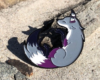 Aseksuele vospin | LGBT Pride | Zachte emaille pin | Aas-badge | Revers | LHBT | Vosspeld | Homo | Dierenspeld | Vlag | Regenboog | Wolf | Vos | Aro
