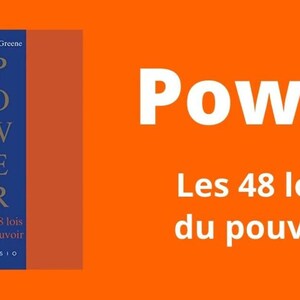 Può includere: Una copertina di libro con sfondo blu e il titolo "POWER" in grandi lettere bianche. Il sottotitolo è "Les 48 lois du pouvoir" in lettere bianche più piccole. Il nome dell'autore, "Robert Greene", è stampato in bianco nella parte superiore della copertina.