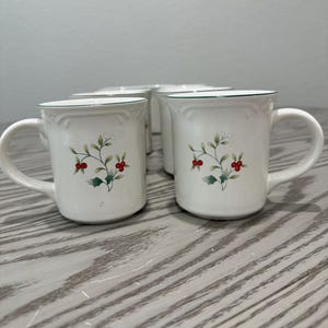 Pfaltzgraff Winterberry 12oz Coffee Mugs- Set of 9