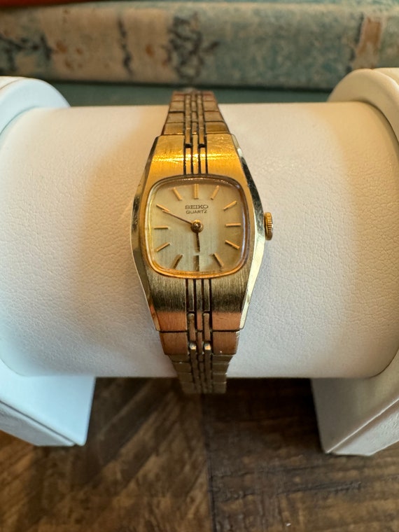 Vintage Seiko Quartz Women’s Wrist Watch (1400-75… - image 3