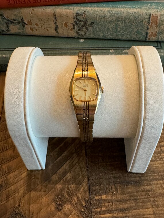 Vintage Seiko Quartz Women’s Wrist Watch (1400-75… - image 1