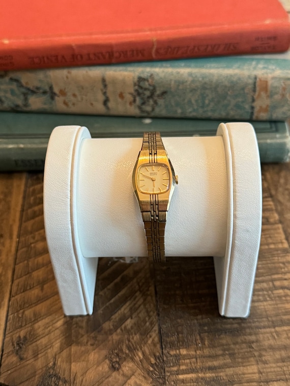 Vintage Seiko Quartz Women’s Wrist Watch (1400-75… - image 2