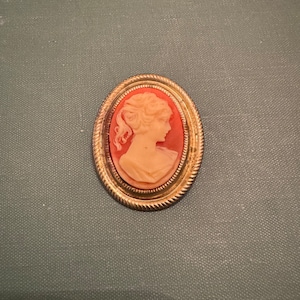 Vintage Victorian Gold Tone Pink & White Cameo Brooch