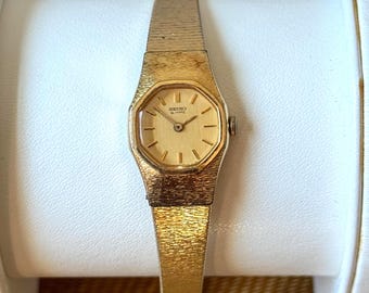 Seiko Solar V110-5A20 Oval Gold-tone Ladies Watch – Purple Dial