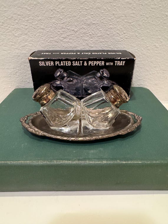 Duo Vintage Salière Et Poivrière Argentées Avec Plateau – Métal Brillant Déco Rétro