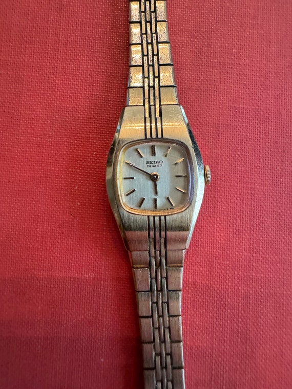 Vintage Seiko Quartz Women’s Wrist Watch (1400-75… - image 4