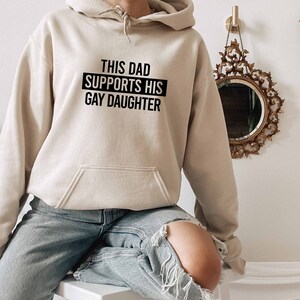 Deze vader ondersteunt zijn gay dochter hoodie, gay familie hoodie, mensenrechten hoodie, super gay hoodie, regenboog vlag hoodie, trotse ally hoodie