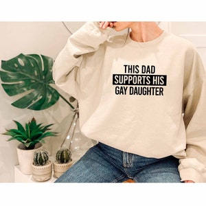 Deze vader ondersteunt zijn gay dochter sweatshirt, gay familie sweatshirt, mensenrechten sweatshirt, super gay sweatshirt, regenboogvlag sweatshirt