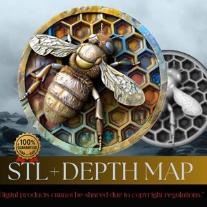 Op de afbeelding: Gedetailleerde illustratie van een bij met getextureerde vleugels en lichaam, tegen een honingraat achtergrond. De afbeelding bevat een grijswaarden duplicaat en de tekst "STL + DEPTH MAP". Een gouden zegel luidt "100% Gegarandeerd".