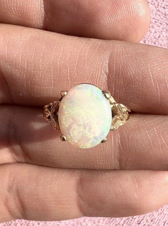 Vintage solid 14k yellow gold Australian Opal Ring - image 1