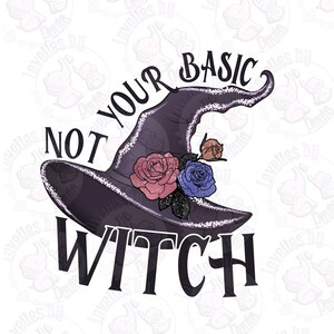 Puede incluir: Un sombrero de bruja morado con el texto "NOT YOUR BASIC WITCH". El sombrero está decorado con rosas rosas, azules y doradas. El diseño está sobre un fondo blanco.