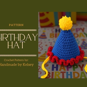 Könnte beinhalten: Ein handgefertigter blauer Häkel-Geburtstagshut mit rotem Rüschenrand und gelbem Bommel oben. Der Hut hat gelbe Bänder und der Text "BIRTHDAY HAT" ist sichtbar. Das Muster ist von Handmade by Kelsey.