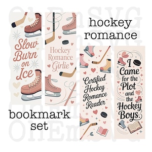 Op de afbeelding: Een set van vier decoratieve bladwijzers met een hockey romance thema. Elke bladwijzer bevat illustraties van schaatsen, hockeysticks en harten. Tekst omvat "Slow Burn on Ice", "Hockey Romance Girlie", "Certified Hockey Romance Reader" en "I Came for the Plot and the Hockey Boys."