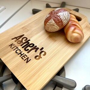 tagliere personalizzato per bambini personalizzati, accessorio da cucina da gioco, giocattolo di legno personalizzato, cucina per bambini, regalo di 2 anni, giocattolo Montessori, bambino Natale