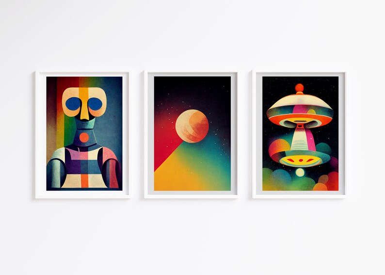 Puede incluir: Tres ilustraciones enmarcadas con un tema espacial. La primera ilustraci&oacute;n presenta un robot geom&eacute;trico colorido con ojos azules. La segunda ilustraci&oacute;n presenta un planeta rojo con un fondo degradado amarillo y verde. La tercera ilustraci&oacute;n presenta un platillo volante colorido con una luna blanca en el fondo.