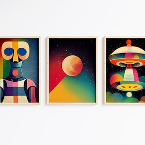 Puede incluir: Tres ilustraciones enmarcadas con un tema espacial retro. La primera muestra un robot colorido con ojos azules. La segunda muestra un planeta en un cielo estrellado. La tercera muestra un platillo volante con un dise&ntilde;o colorido.