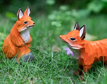 Handgeschnitzte hölzerne Fuchsfigur, handbemalte Waldtierskulptur, nette Fuchs-Schreibtischdekoration, einzigartiges Geschenk für Naturliebhaber