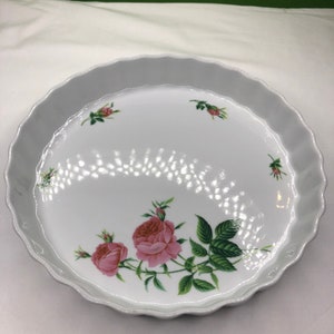 Vintage christineHolm Porcelain Pie Quiche Dish made in China with Beautiful Rose Pattern