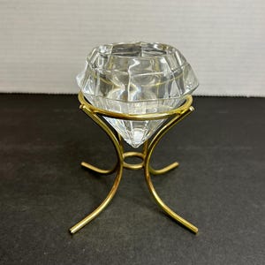 Bougeoir chauffe-plat vintage en cristal transparent avec diamants de 5 po. de haut sur support en laiton