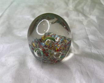 ヴィンテージの卵型アートガラスペーパーウェイト、マルチカラー