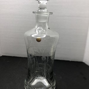vintage Hand Etched Clear Glass Crystal Decanter with Stopper Made in Romania – High End Glassware – contemporary Design