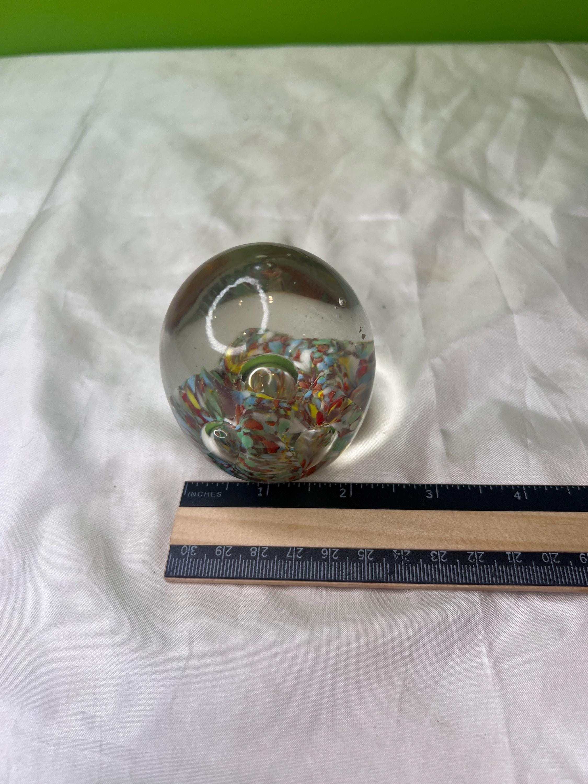 ヴィンテージの卵型アートガラスペーパーウェイト、マルチカラー