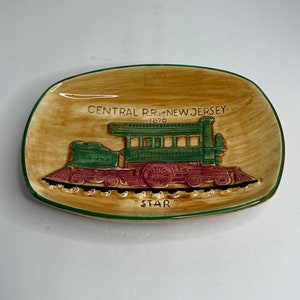 Prato pintado à mão vintage Pennsbury Pottery Central New Jersey Railroad 1870 &quot;Star&quot; Train