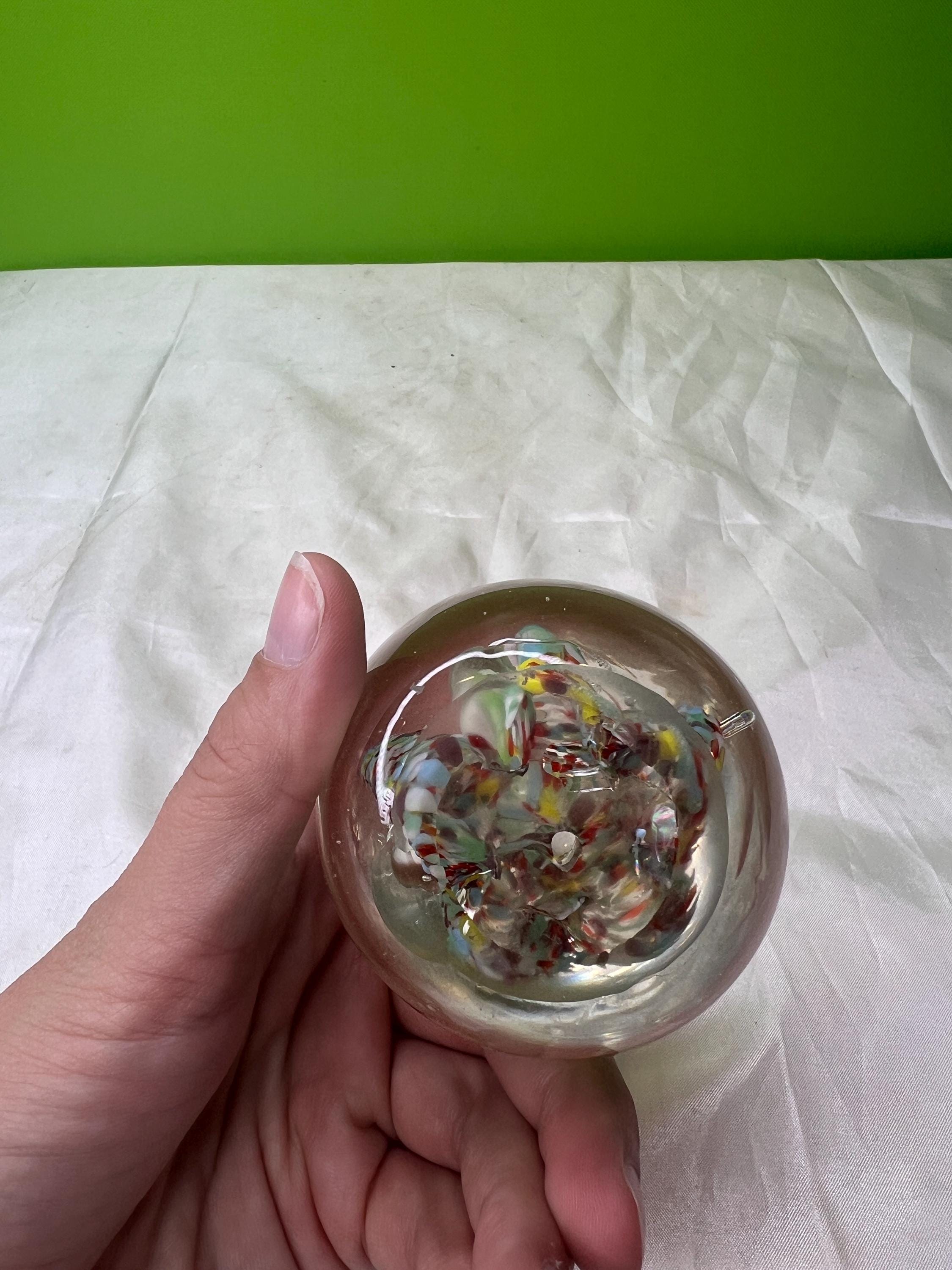 ヴィンテージの卵型アートガラスペーパーウェイト、マルチカラー