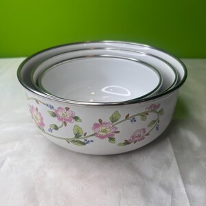 Vintage Set of 3 Kobe Kitchen Nesting Bowls Metal Enamel Floral Spring Pink Flowers