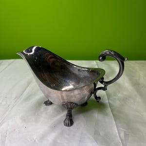 Vintage Silver Plated Sauce Boat with Handle and Seashell Like Feet ~ Tri Footed Sauce Boat