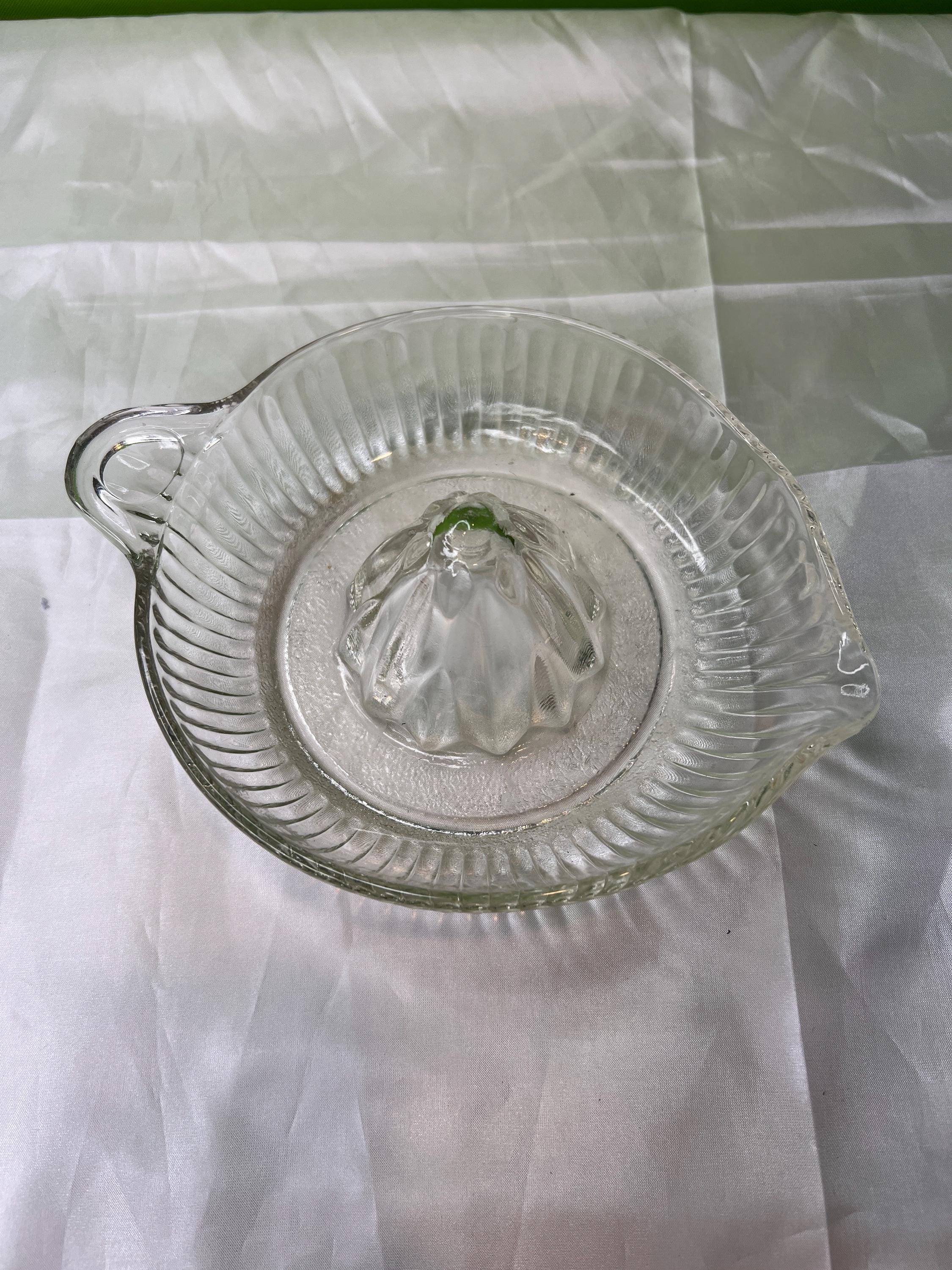 Ancien Alésoir à Jus D'Agrumes En Verre Transparent - Pressé Côtelé 8x6 Cm - Occasion