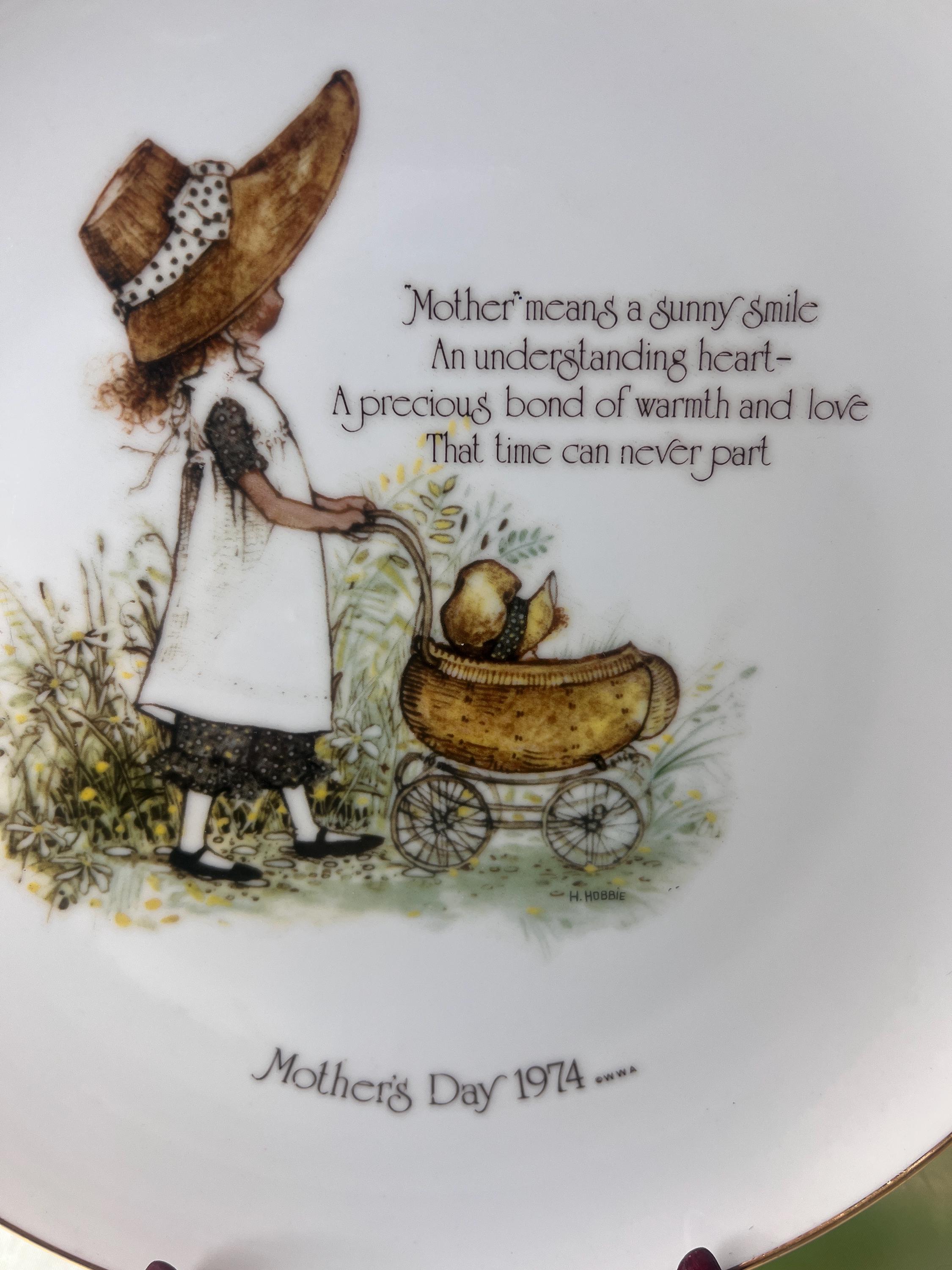 Vintage 1974 Mothers Day Holly Hobbie Porcelain Collectors Plate