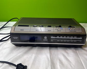 Vintage GE Alarm Clock Radio from the 70's Working Model# 7-4649C Teak Grain 9 Volt