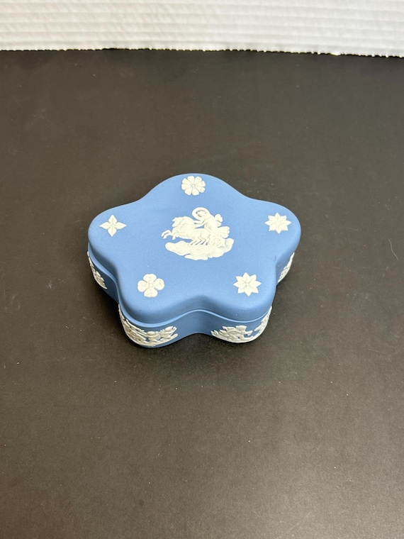 Wedgwood vintage blue and - Gem