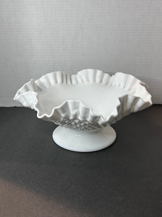 フェントン　ホブネイル　ホワイト　ラージフリルボウル フェントン ホブネイル ホワイト ラージフリルボウル