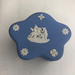 Vintage Wedgwood Jasperware Trinkets Box classic coloring and gorgeous mythology Do not miss very rare made in England