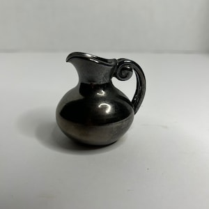 Jarra de cerámica brillante en miniatura vintage