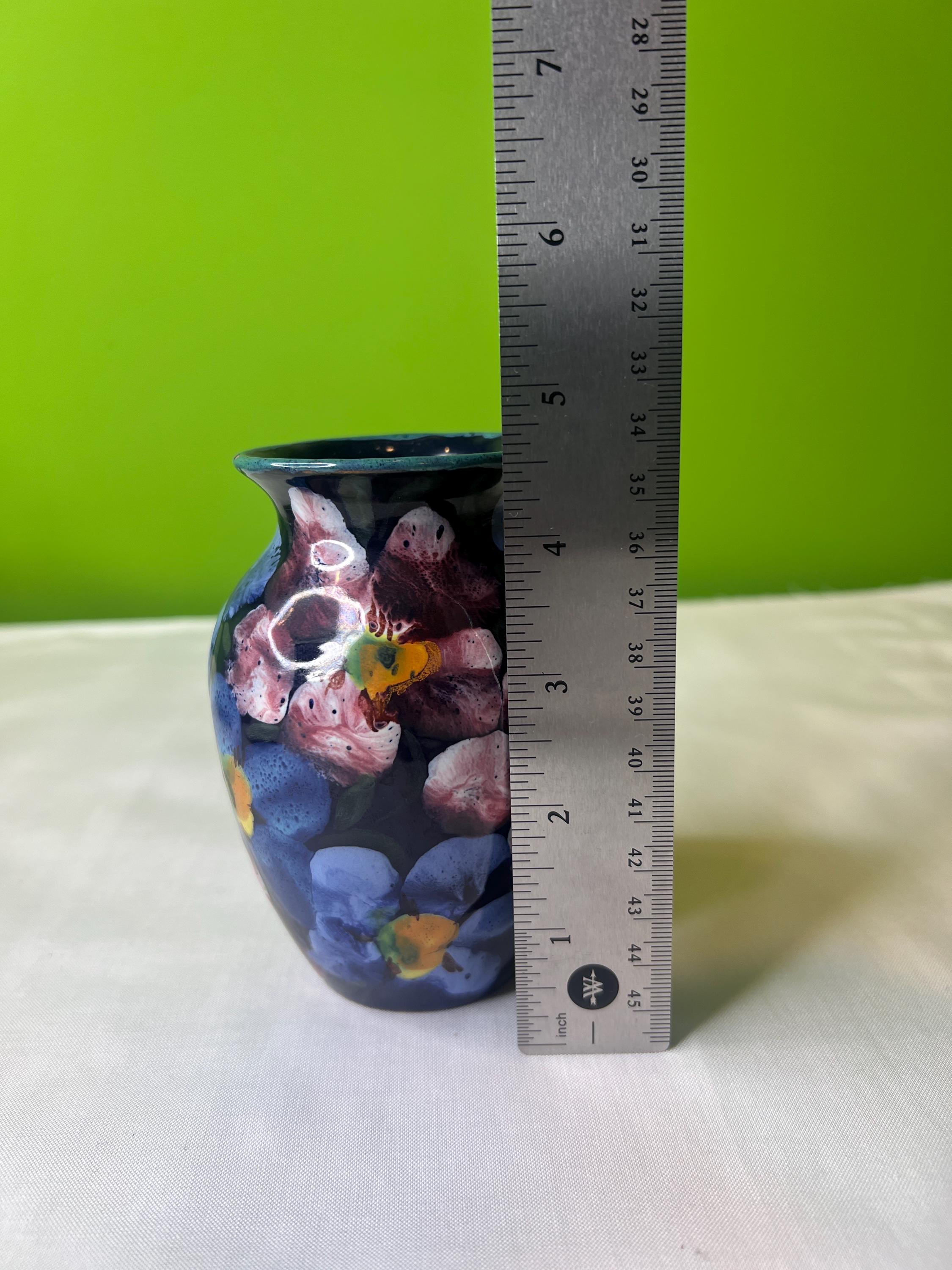 ヴィンテージ ハンドペイント - ハンドメイド ~ 花柄の青い陶器の花瓶
