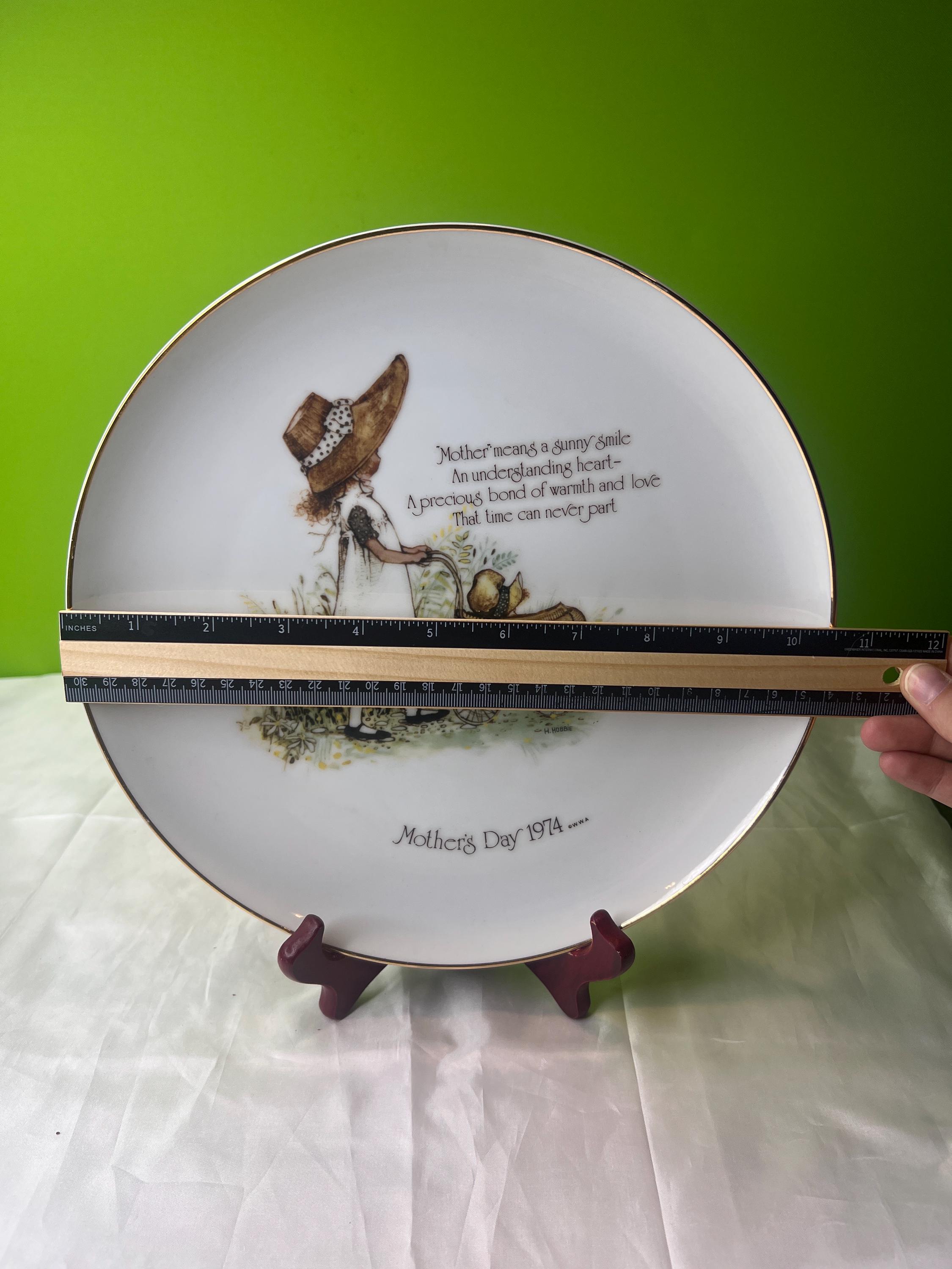 Vintage 1974 Mothers Day Holly Hobbie Porcelain Collectors Plate