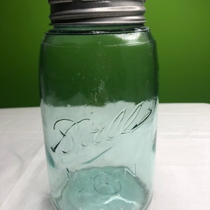 ヴィンテージガラスボールアクアメイソンジャー、亜鉛ネジ蓋付き、色彩と見た目が素晴らしい
