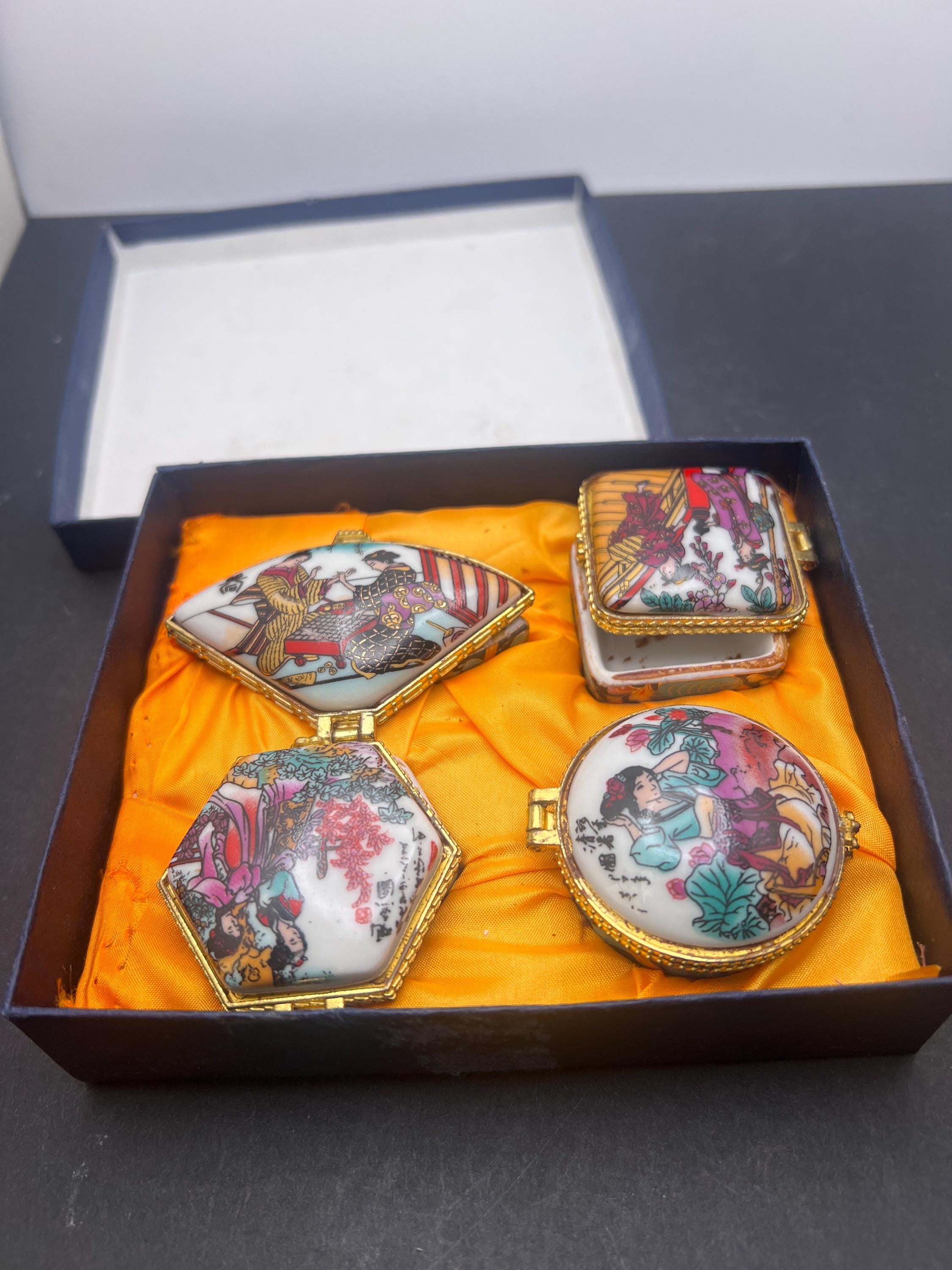 Vintage Smithsonian Catalogue Porcelain Beauty Hinged Trinket Box