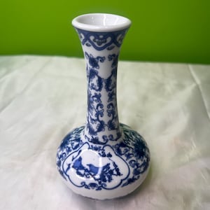 Vintage Chinese Blue and White Porcelain Bud Vase