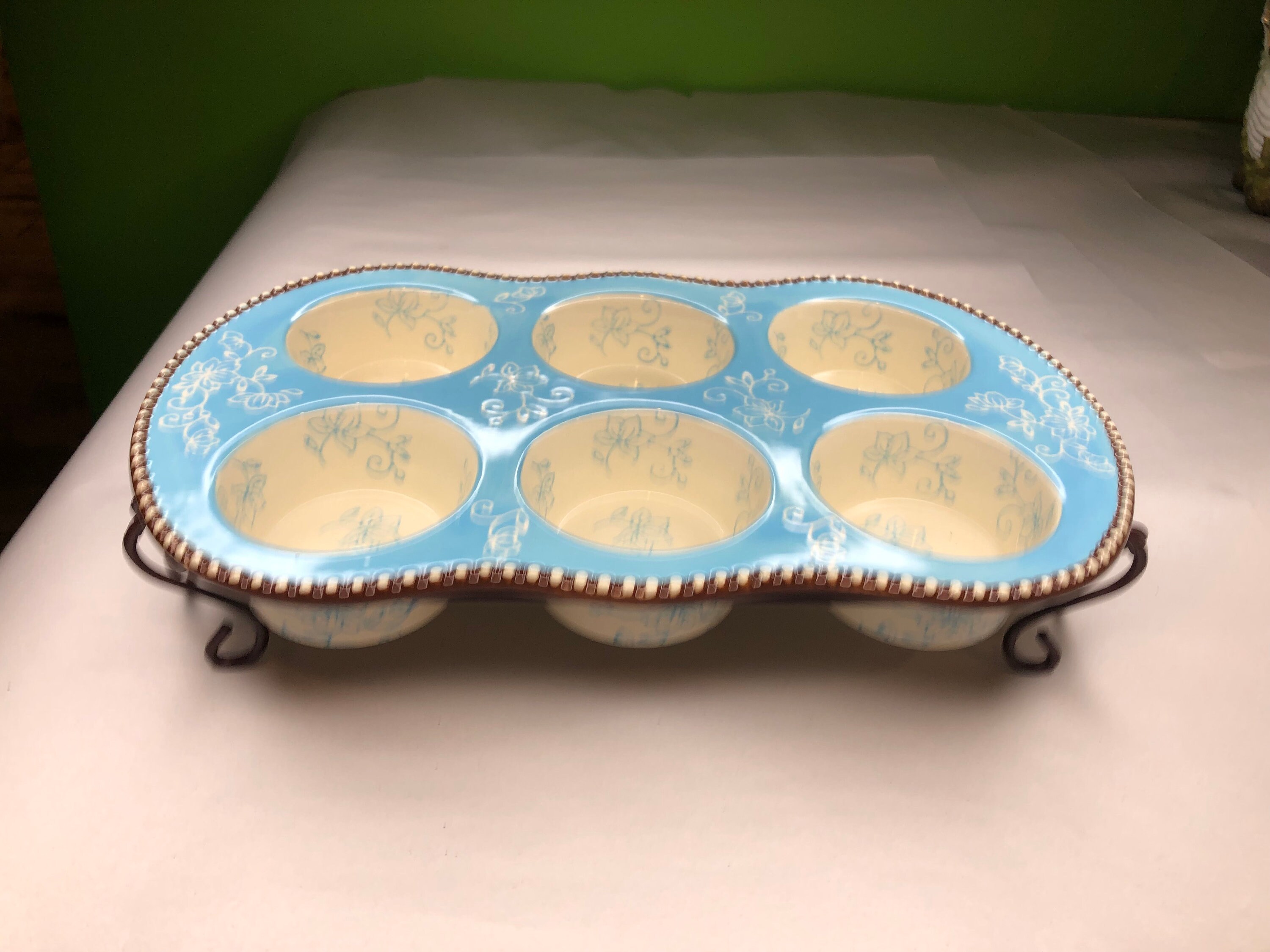 Temptations by Tara Old World Ceramic 6 Cupcake Muffin Pan
